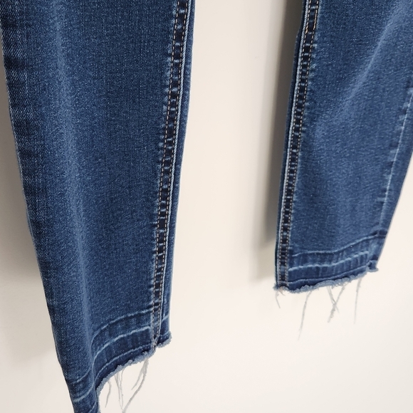 BUFFALO DAVID BITTON Women's Jess Rip & Repair Mid-Rise Skinny Jeans 8/29 - Picture 7 of 8